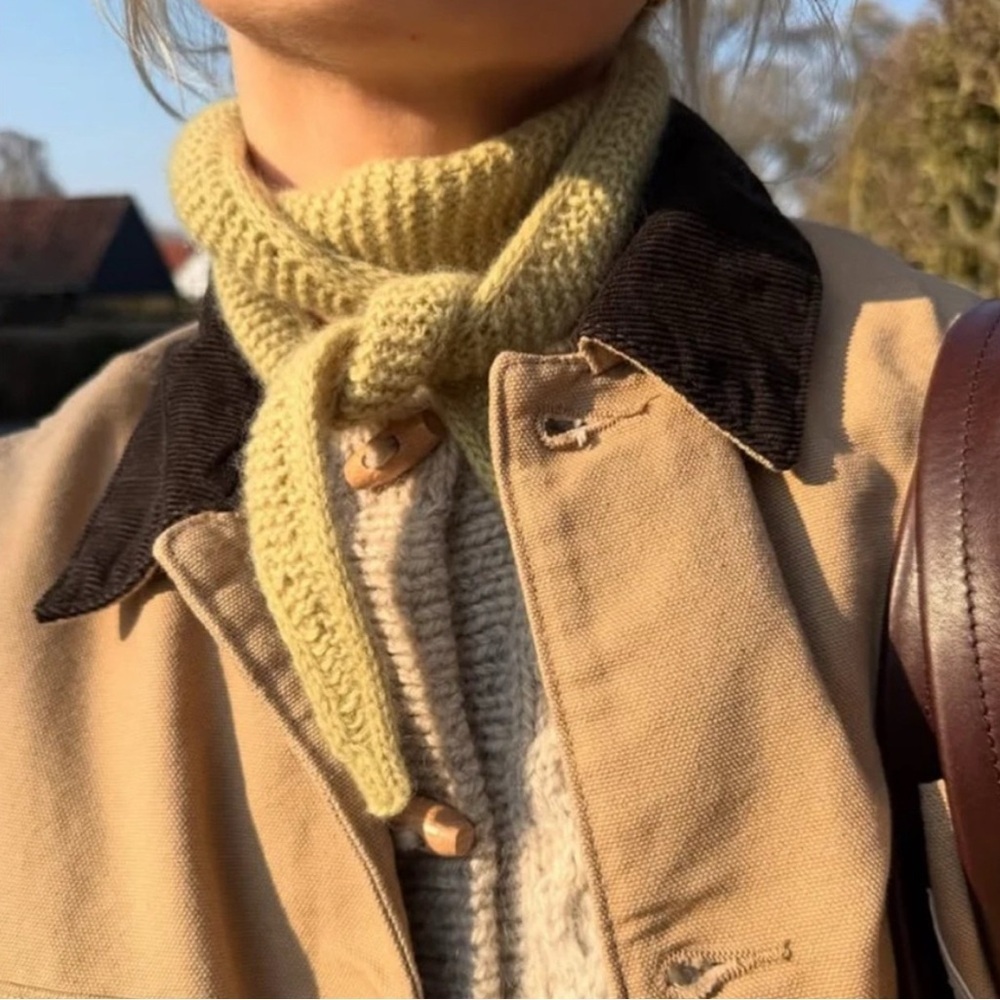 Hand Knit Sophie Scarf in Merino/Cashmere/Poly Wool O/S - Picture 8 of 8